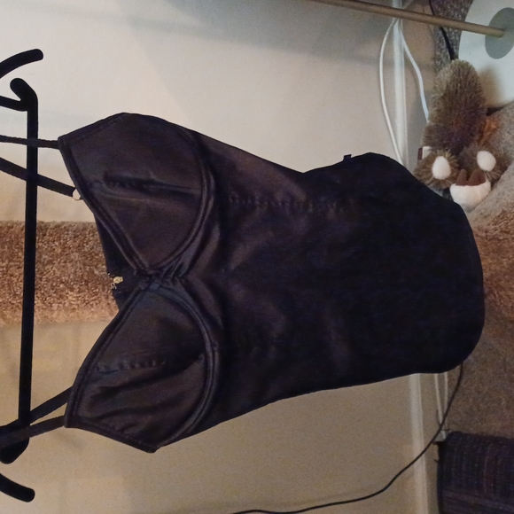 Foxy Jeans satin bustier top. Size M - Picture 8 of 8
